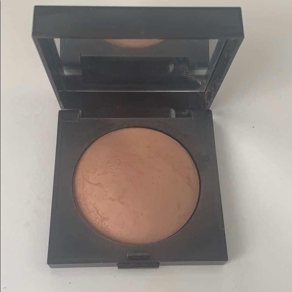 Laura Mercari Matte Radiant Baker Powder